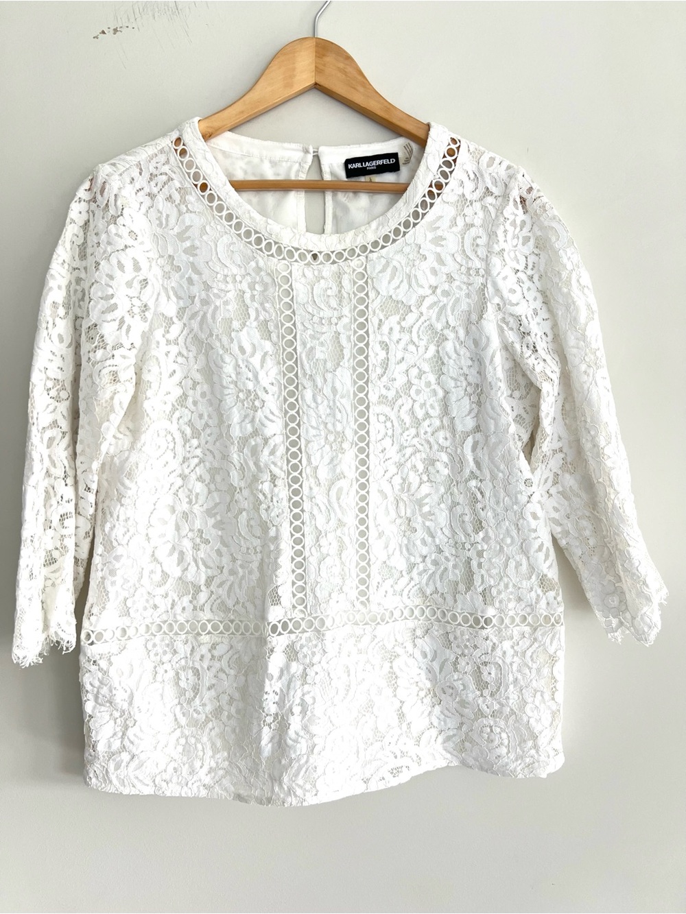 KARL LAGERFELD Paris White Lace Cutout Eyelet 3/4 Sleeves Top Blouse Sz L